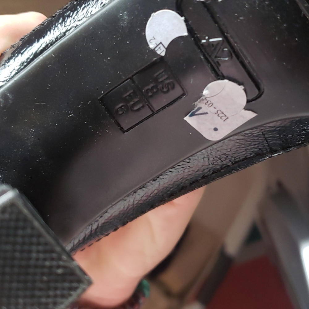 Shoes size 8 - Picture 3 of 3